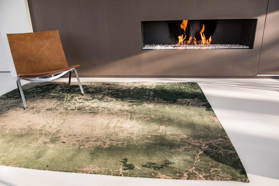 Louis De Poortere matta LX 8723 Mad Men Cracks Dark Pine interior