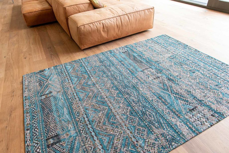 Louis De Poortere matta LX 9110 Antiquarian Kilim Zemmuri Blue interior 6