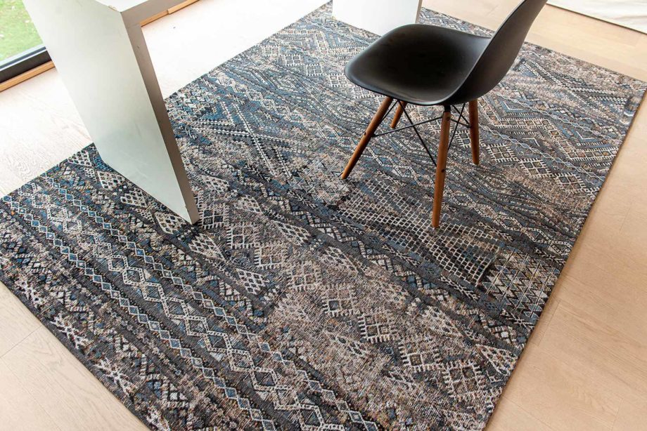 Louis De Poortere matta LX 9113 Antiquarian Kilim Black Rabat interior 9