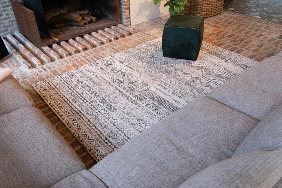 Louis De Poortere matta LX 9114 Antiquarian Kilim Medina White interior 3