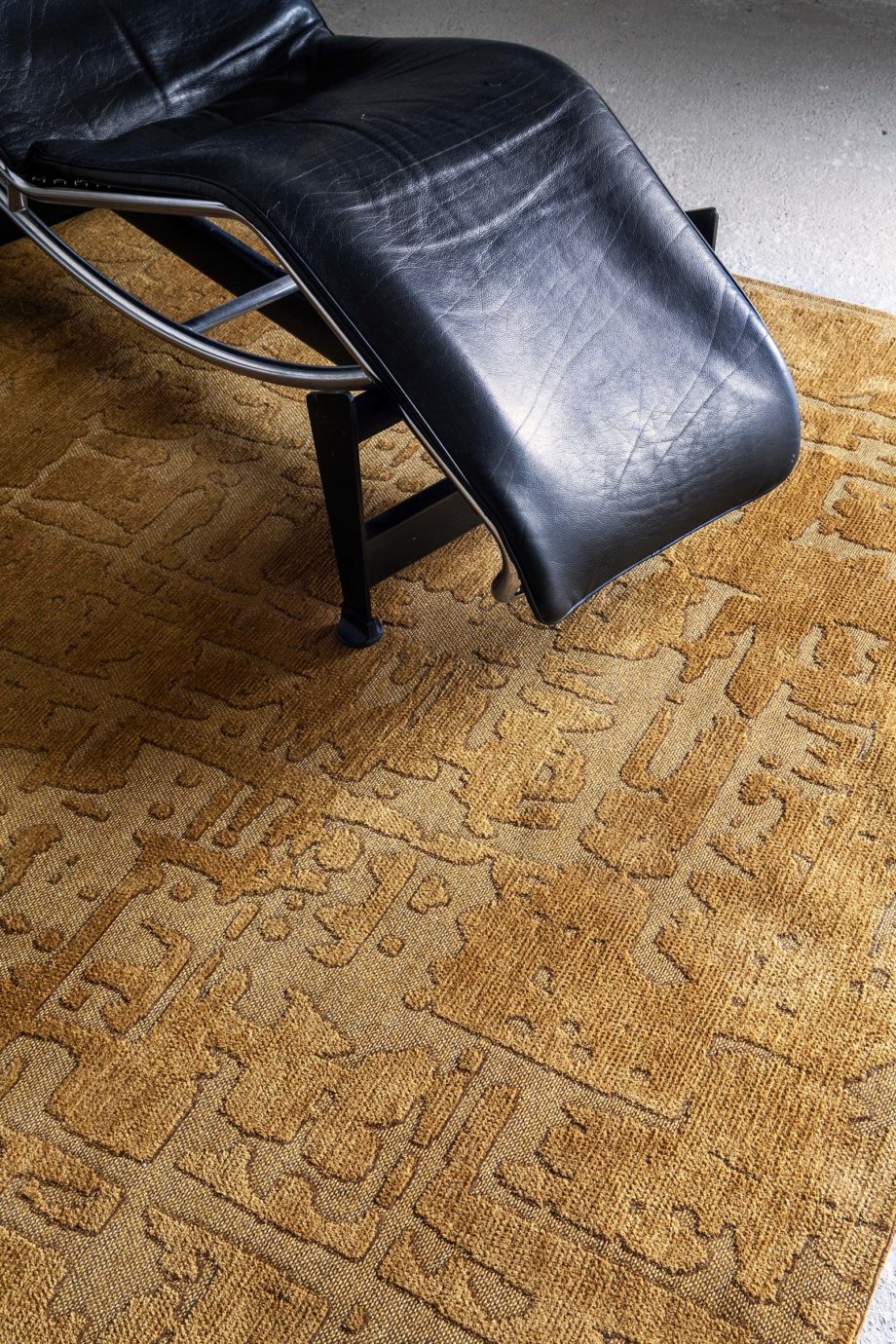 Louis De Poortere matta LX 9201 Structures Baobab Madagascar Gold interior 2
