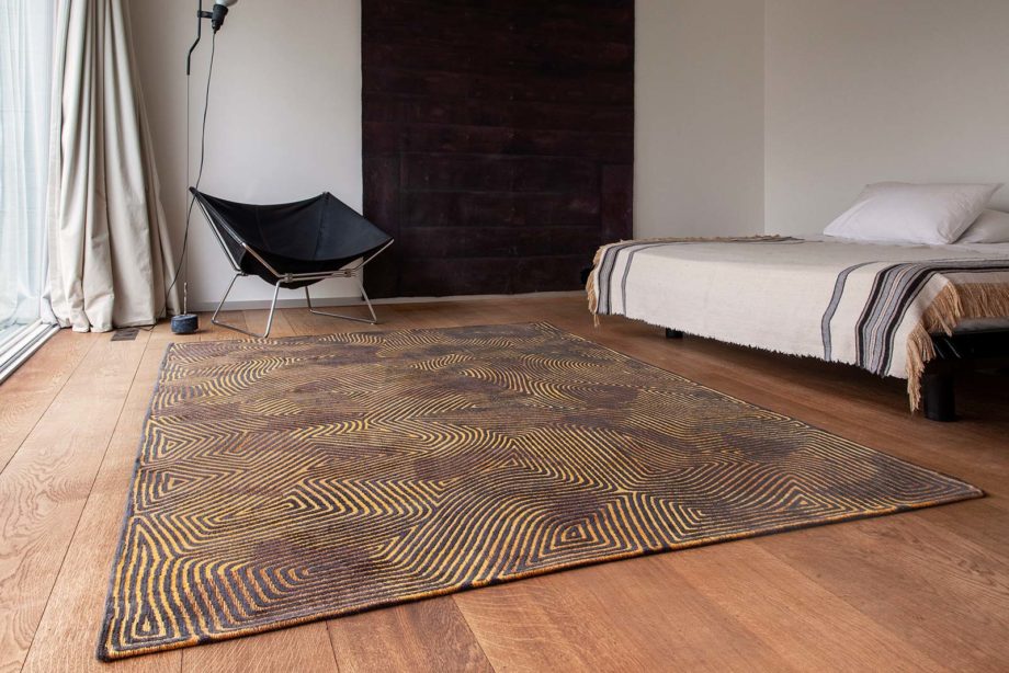 Louis De Poortere matta LX 9227 Meditation Coral Black Gold interior 1