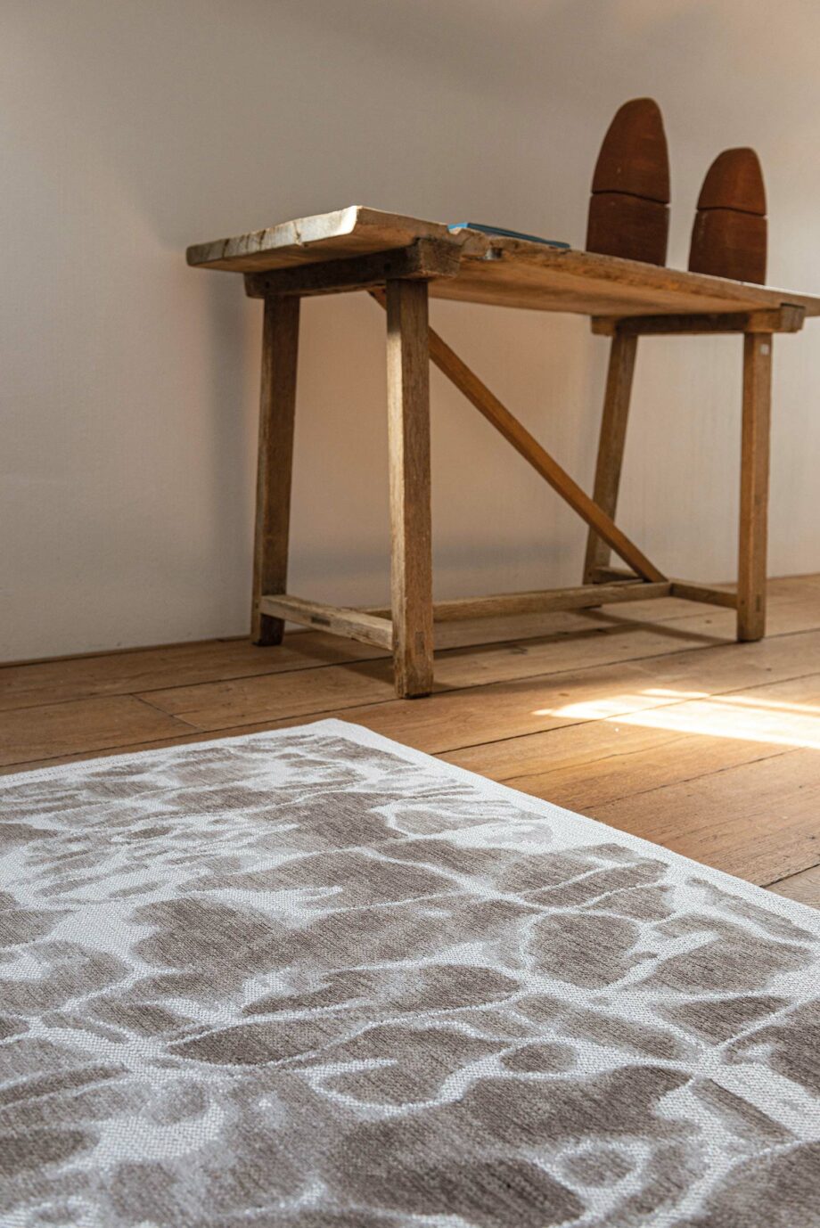 Louis De Poortere matta Meditation Swim 9353 Grit interior 1