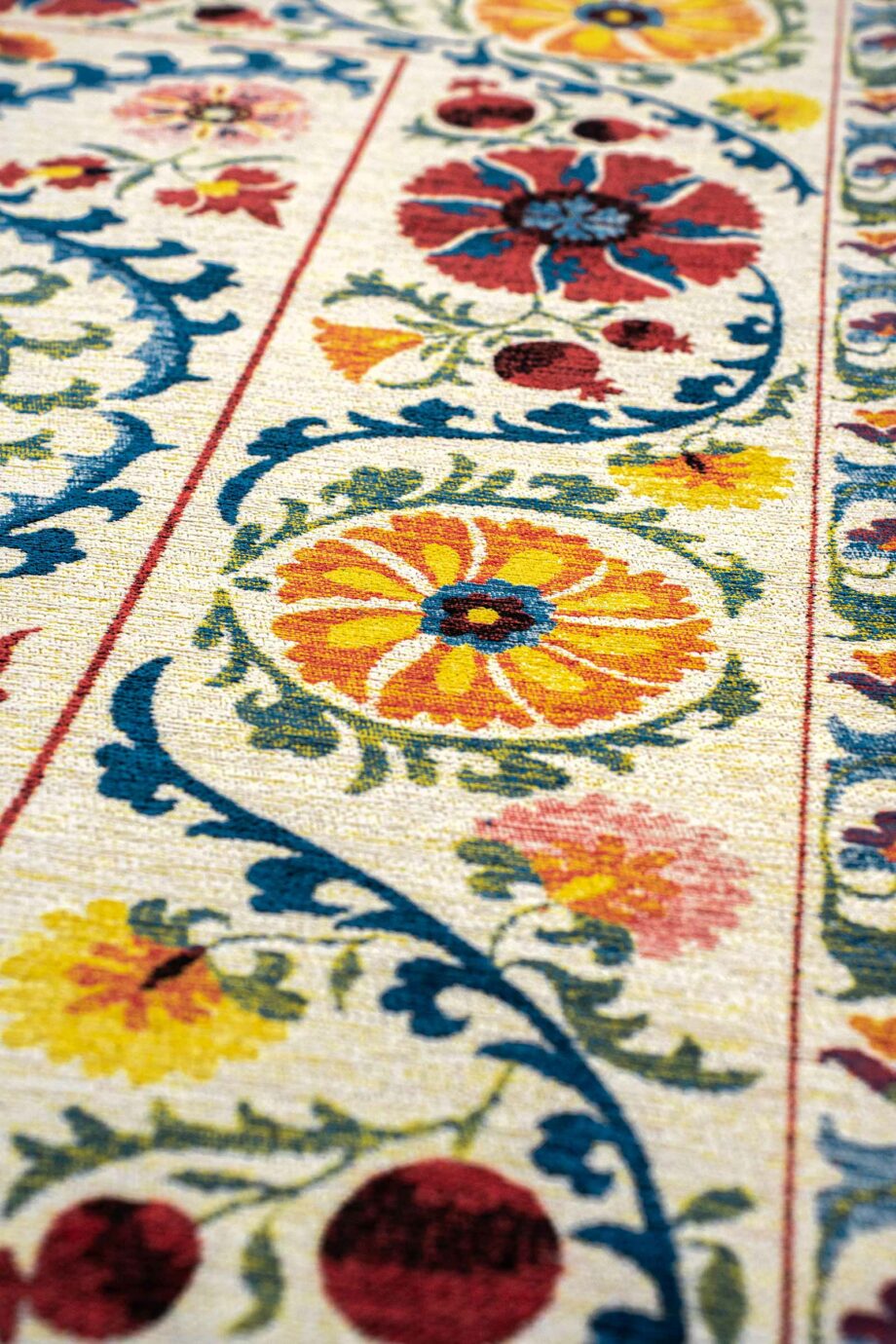 Louis De Poortere matta Antiquarian Suzani 9728 Origine zoom vertical