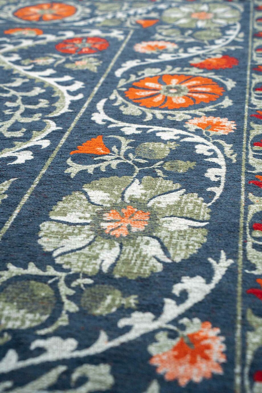 Louis De Poortere matta Antiquarian Suzani 9730 Nordic zoom vertical
