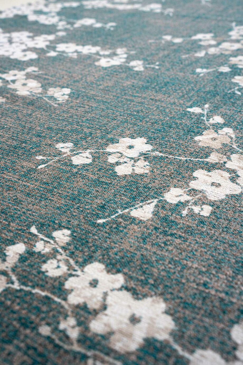 Louis De Poortere matta Sakura 9850 Sakura Lake Blue zoom vertical